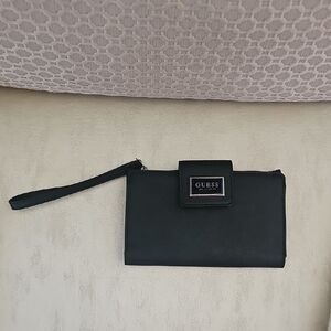 Guess Elegant Black Wristlet